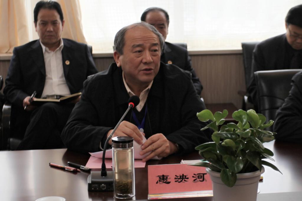 专家组组长惠泱河教授代表专家组通报巡视诊断初步意见